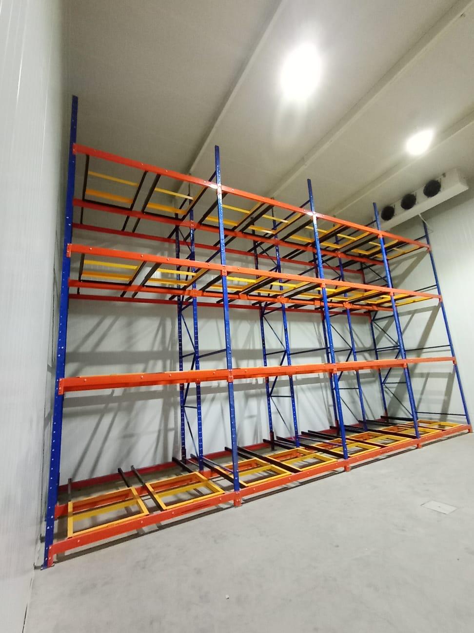 Sistema Push Back en bodega de secos
